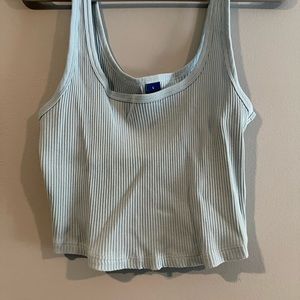 Old navy crop top large. Worn once. Fits to size.